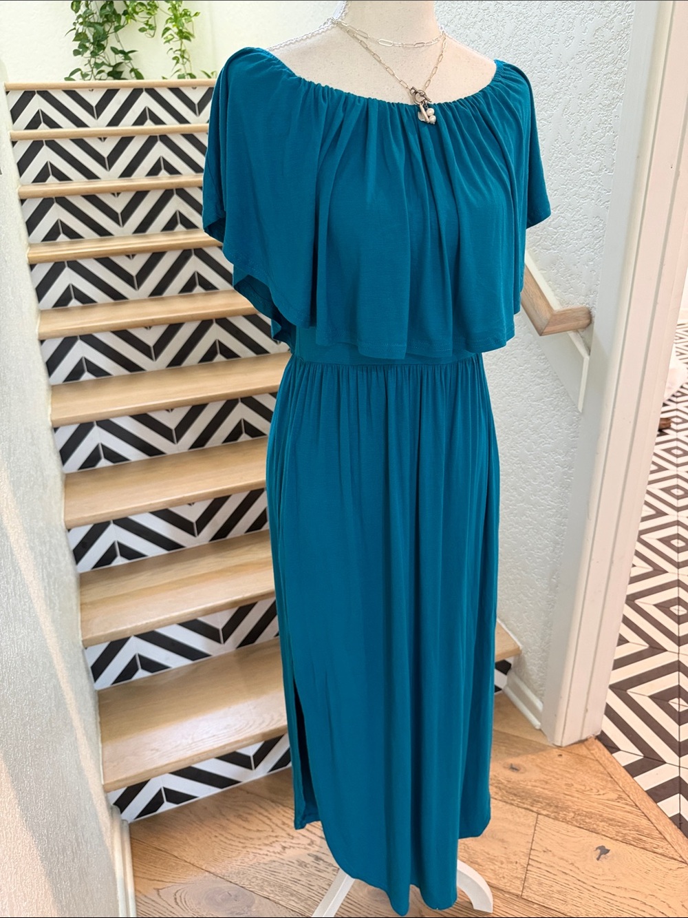 Stunning Teal Off-Shoulder Maxi Dress Size Small With 2 Side Pockets